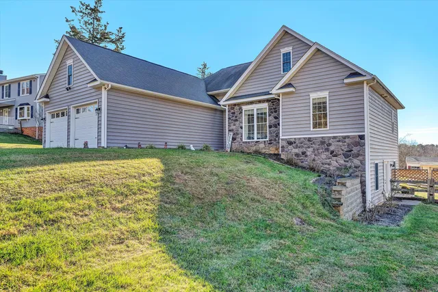 $465,000 | 207 Overlook Road, Vinton, VA 24179