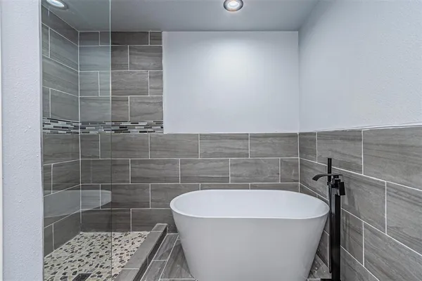 $2,700 | 2419 Jeffries Street, Dallas, TX 75215