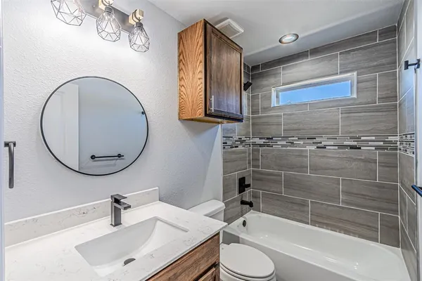 $2,700 | 2419 Jeffries Street, Dallas, TX 75215