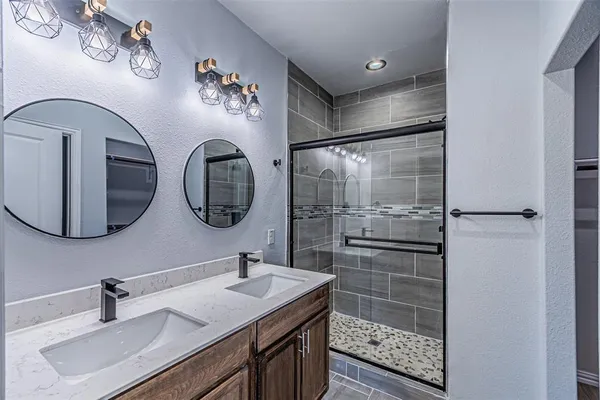 $2,700 | 2419 Jeffries Street, Dallas, TX 75215