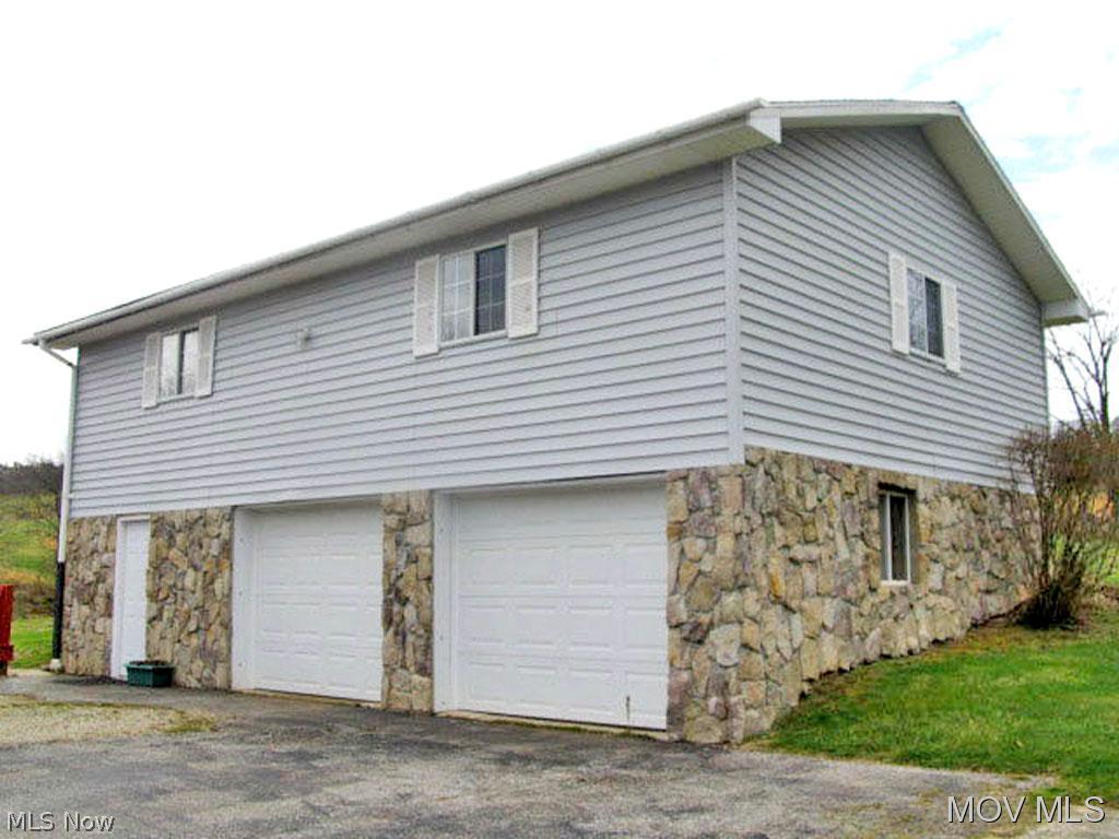 1128 Sun Valley Road Washington, WV 26181 - Photo 6 of 20 2 Story Double Garage