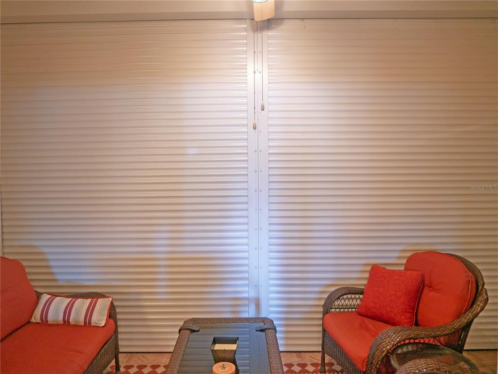 6401 99th Way North, Unit 15C St. Petersburg, FL 33708 - Photo 31 of 48 a room with furniture and a potted plant