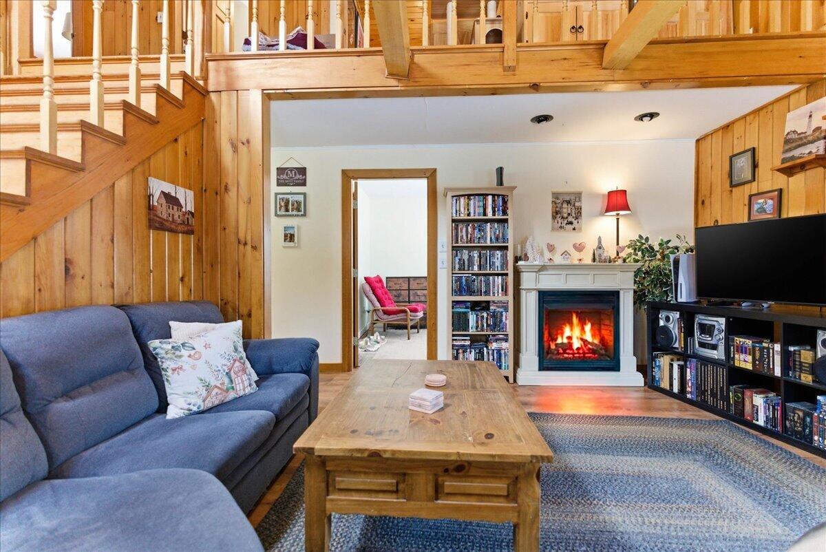 59 Vanner Road Washington, ME 04574 - Photo 23 of 55 Living Room