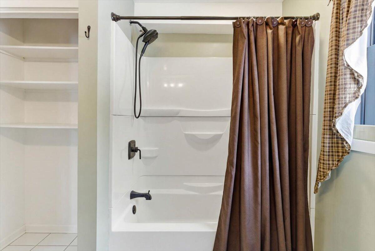 59 Vanner Road Washington, ME 04574 - Photo 27 of 55 Second Floor Bath