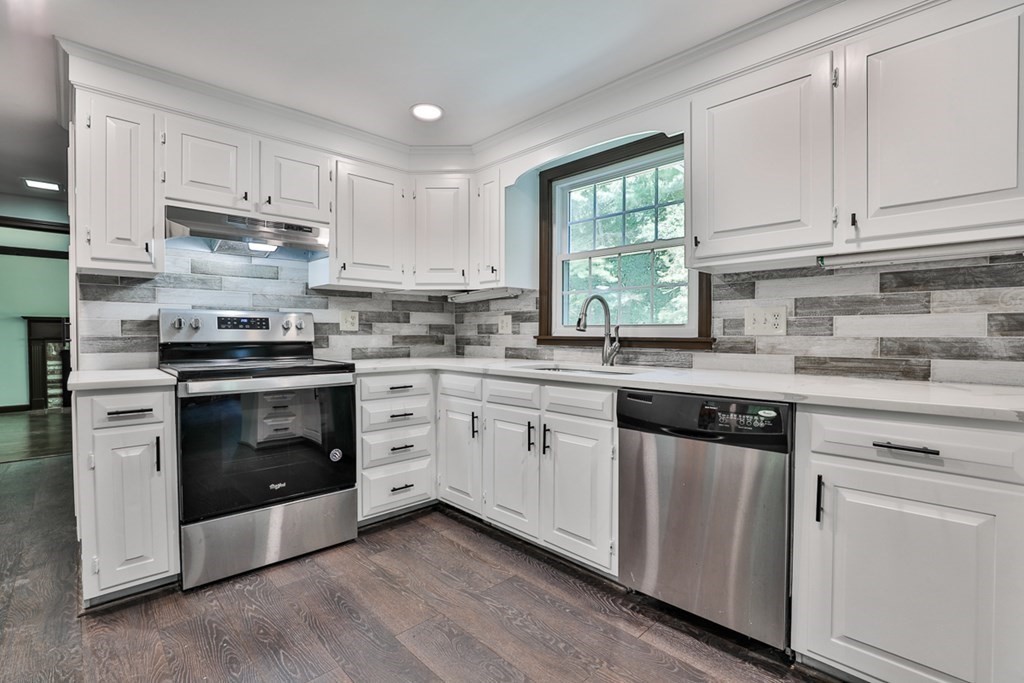 537 Main Street Boxford, MA 01921 - Photo 3 of 41