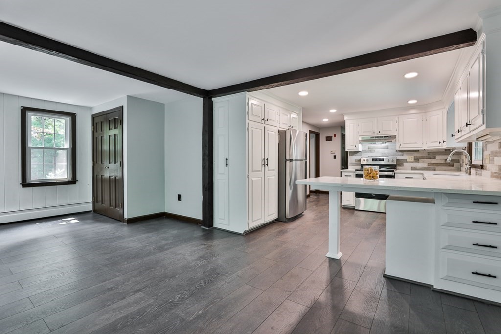 537 Main Street Boxford, MA 01921 - Photo 4 of 41