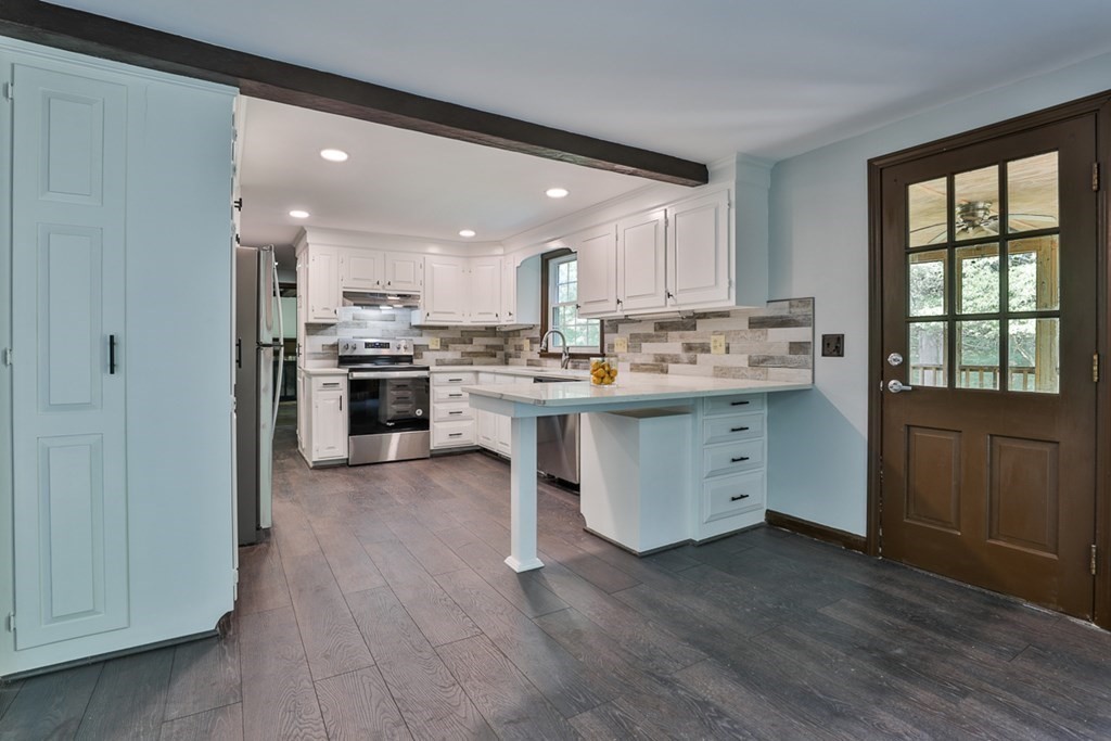 537 Main Street Boxford, MA 01921 - Photo 5 of 41