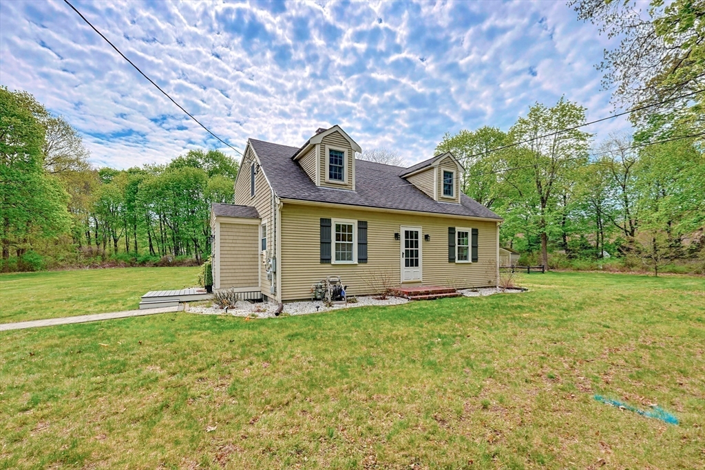 424 Dedham Street Wrentham, MA 02093 - Photo 2 of 40