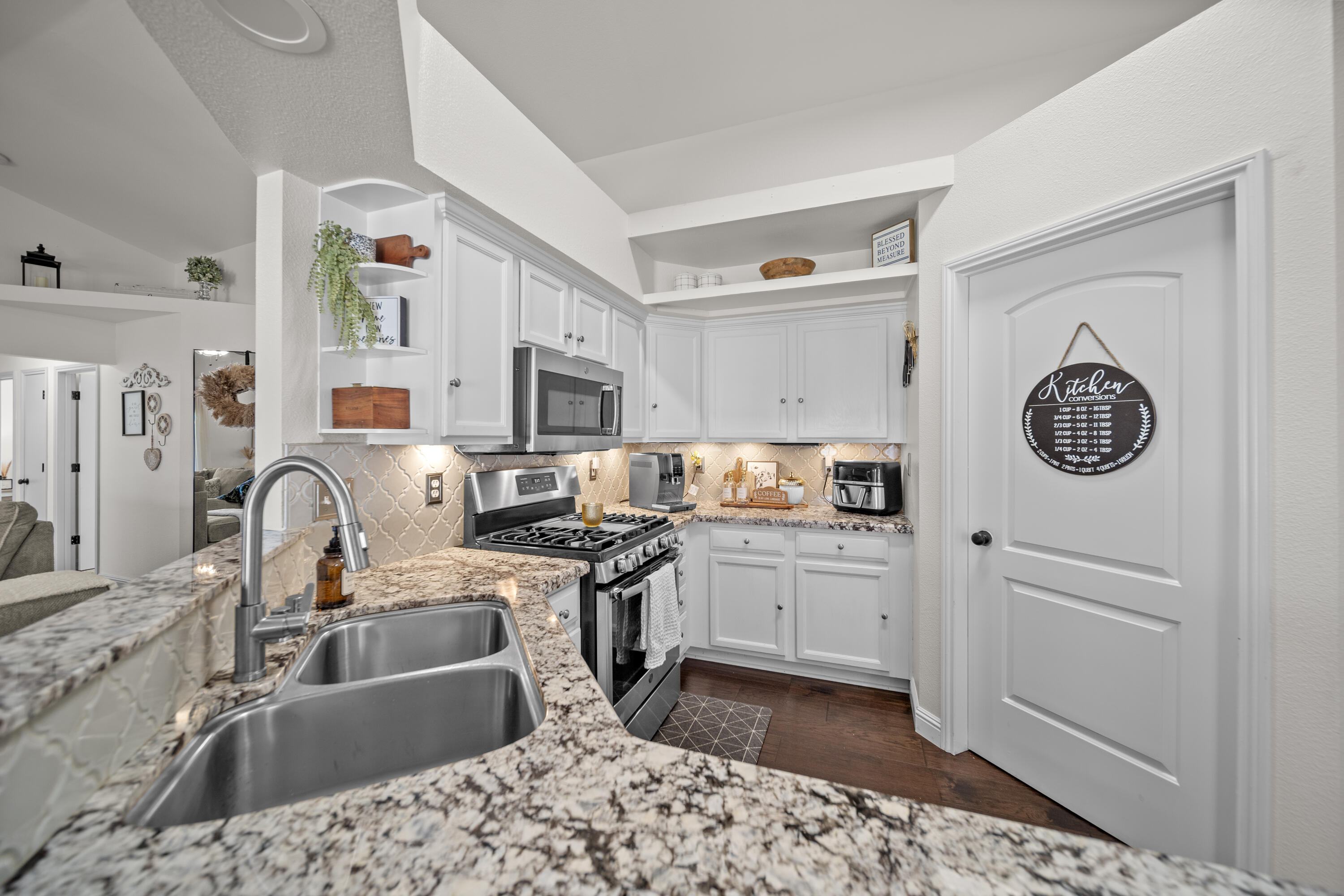 3386 Lyndsey Lane Anderson, CA 96007 - Photo 4 of 30 DSC07715