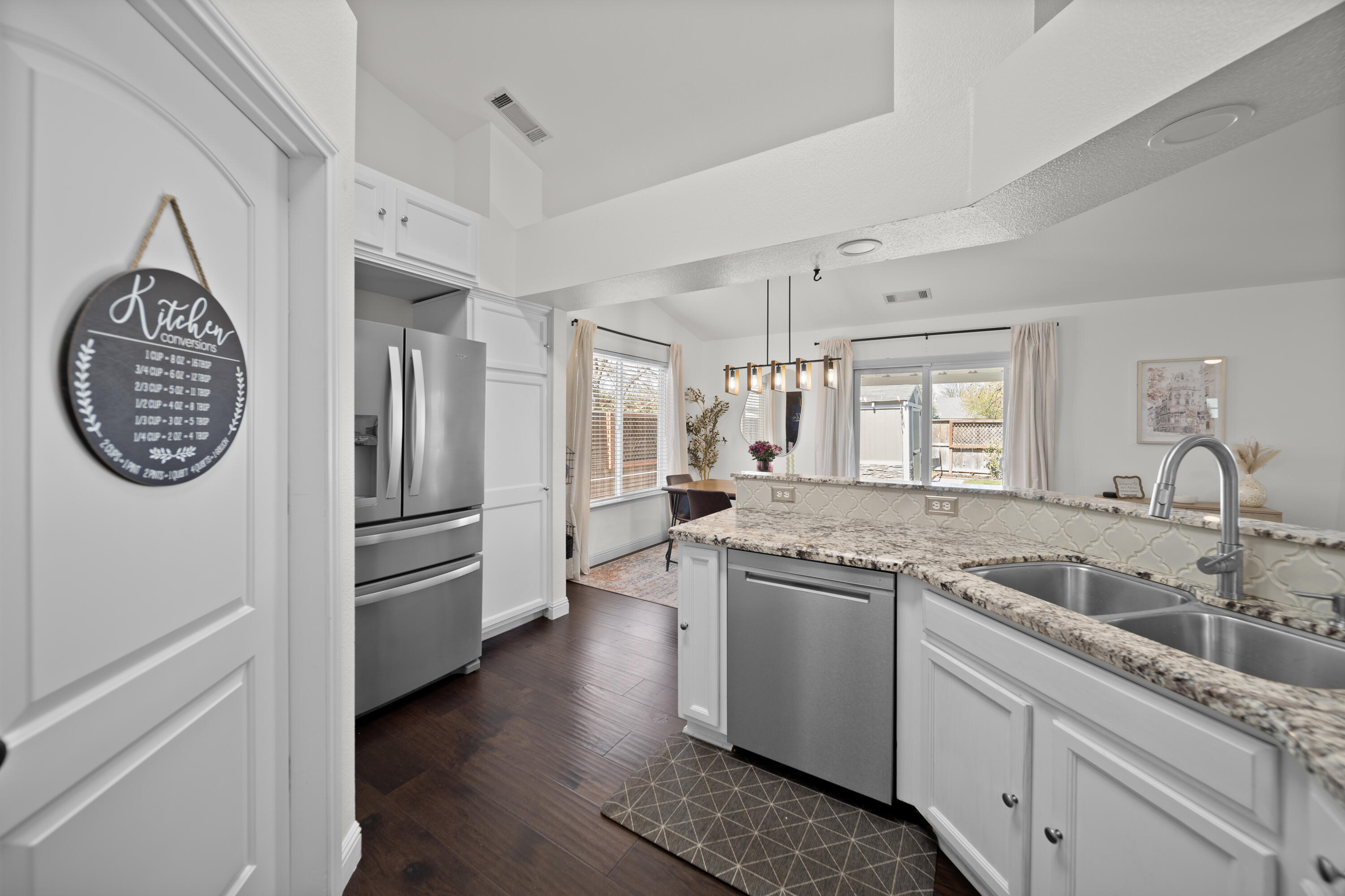 3386 Lyndsey Lane Anderson, CA 96007 - Photo 5 of 30 DSC07726