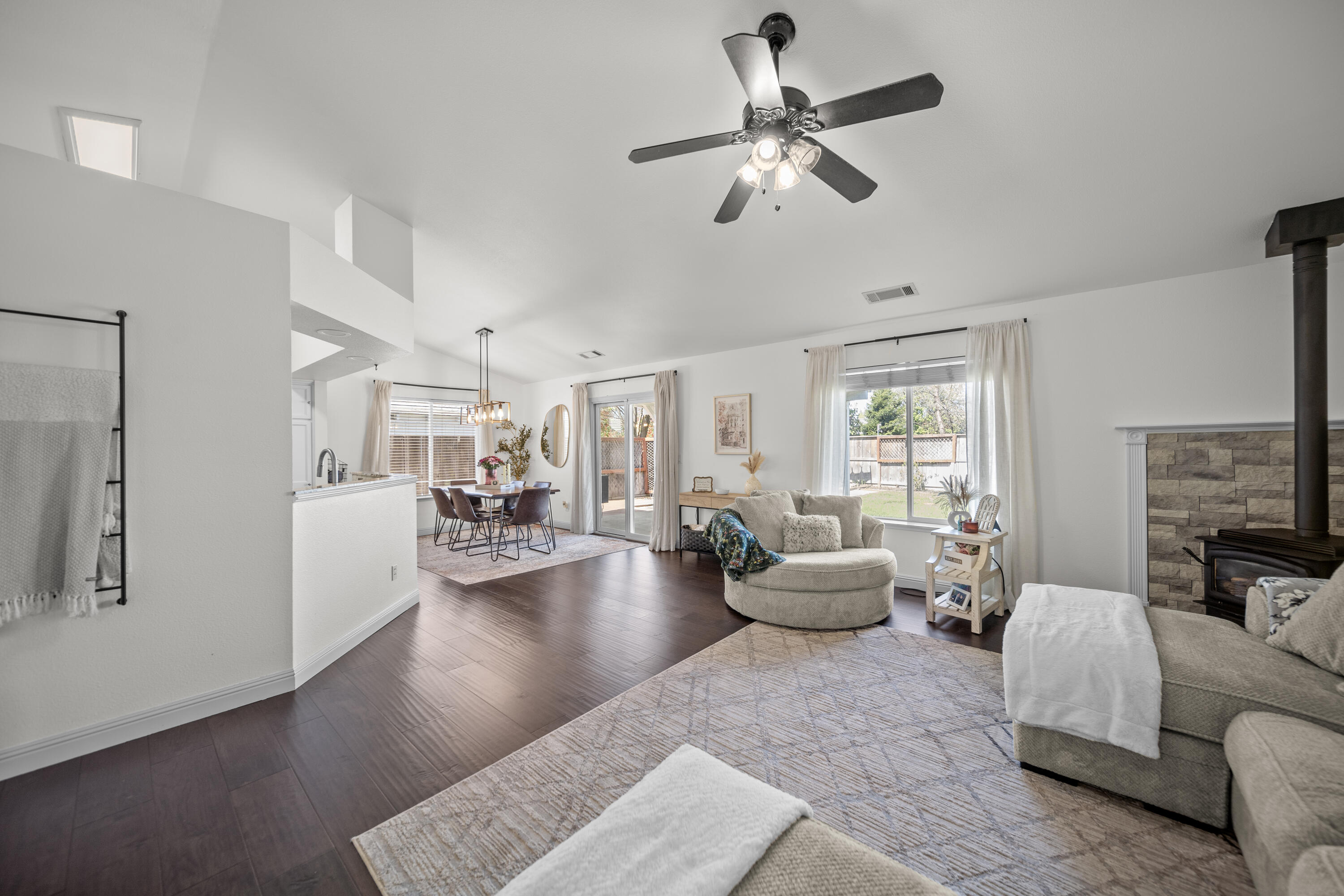 3386 Lyndsey Lane Anderson, CA 96007 - Photo 8 of 30 DSC07700