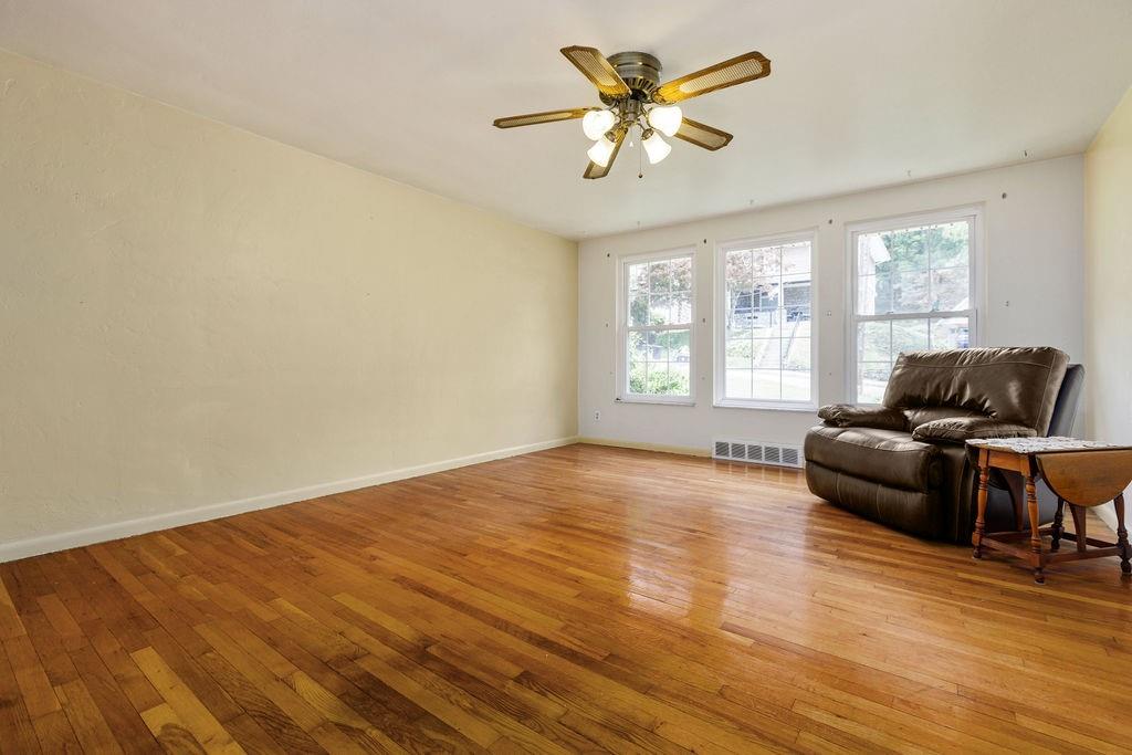 411 Walnut Road Pittsburgh, PA 15202 - Photo 3 of 23 Gallery Image 3