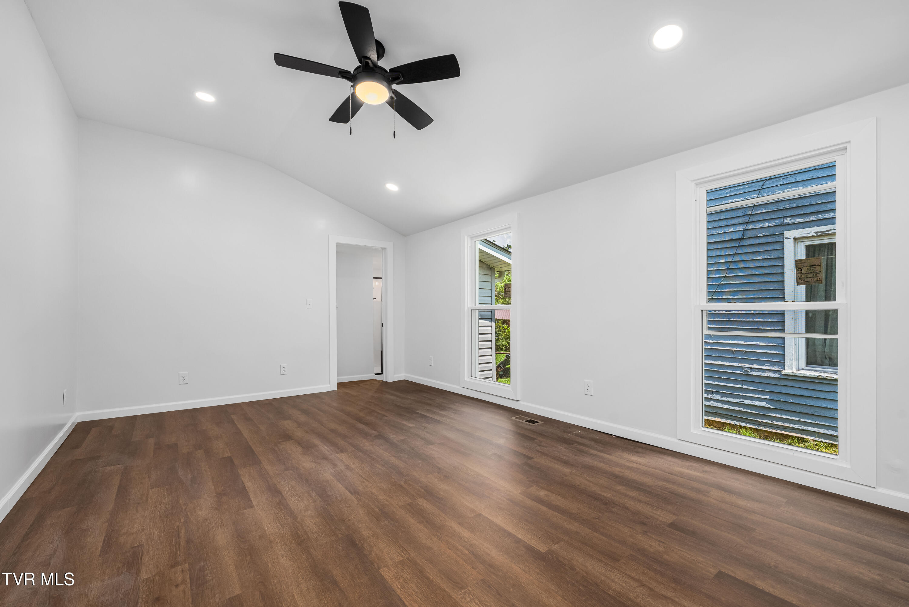 1007 Spring Street Johnson City, TN 37604 - Photo 18 of 45 Primary Suite