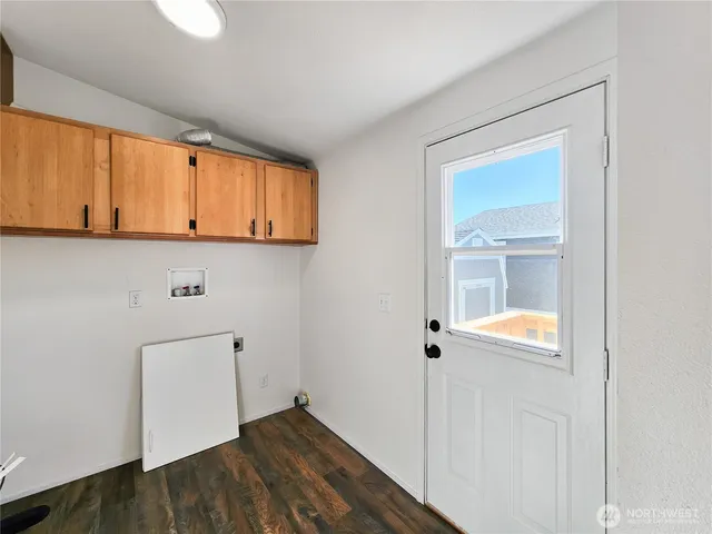 a view of utility room