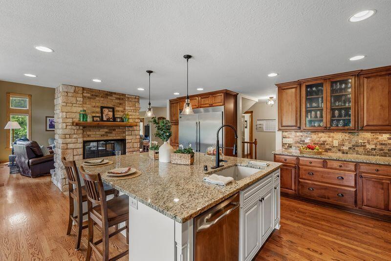 960 South Wayfare Trail Summit, WI 53066 - Photo 8 of 55 kitchen
