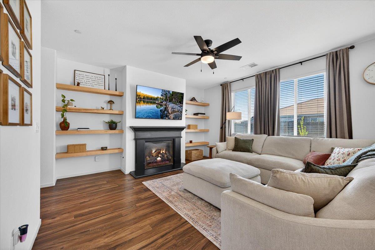 2119 North Applegate Avenue Fresno, CA 93737 - Photo 7 of 54