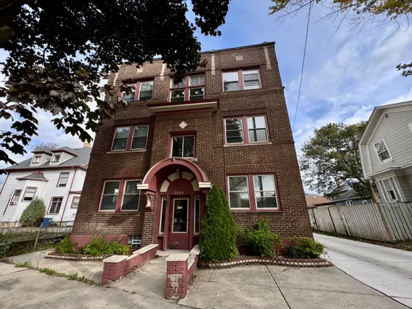 $1,000 | 1515 Taylor Avenue, Unit 3, Racine, WI 53403