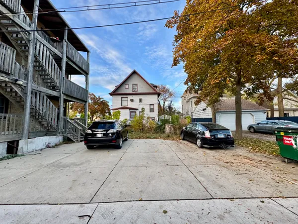 $1,000 | 1515 Taylor Avenue, Unit 3, Racine, WI 53403
