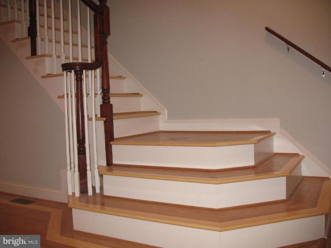 3450 Reisterstown Road Baltimore, MD 21215 - Photo 6 of 18 Hallway
