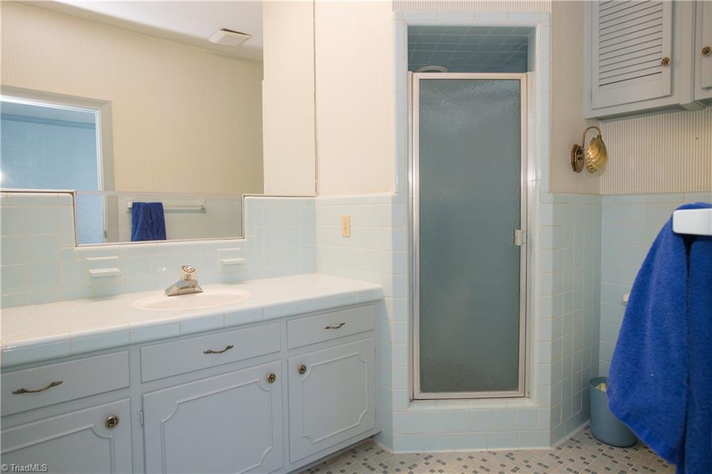 1414 Heathcliff Road High Point, NC 27262 - Photo 22 of 43 Gallery Image 22