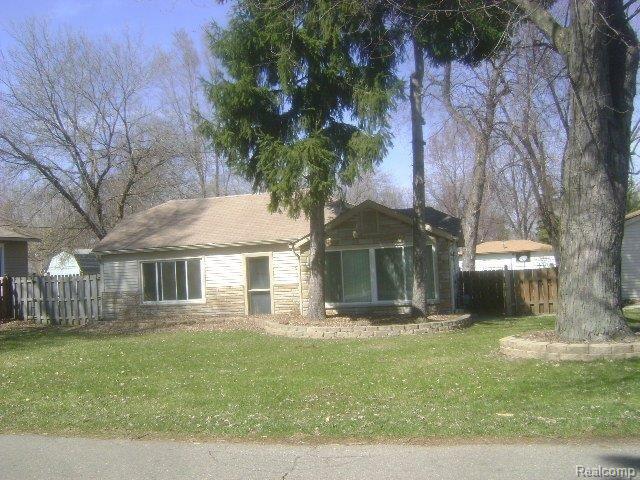 3240 Wanamaker Road Waterford, MI 48328 - Photo 1 of 10 FRONT