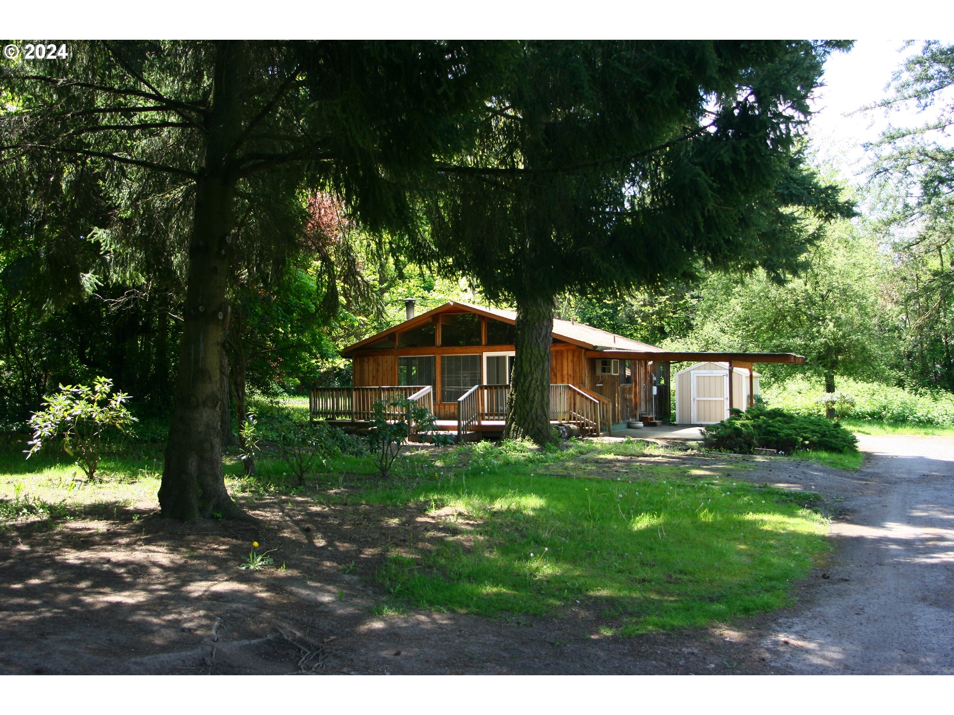 11185 Southwest Hall Boulevard Portland, OR 97223 - Photo 9 of 10 a backyard of a house with table and chairs