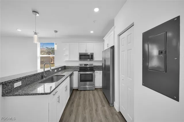 $1,600 | 275 Southwest 4th Street, Unit 120, Cape Coral, FL 33991