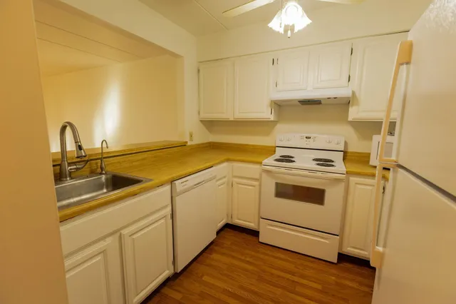 $172,700 | 3320 Louisiana Avenue South, Unit 106, St. Louis Park, MN 55426