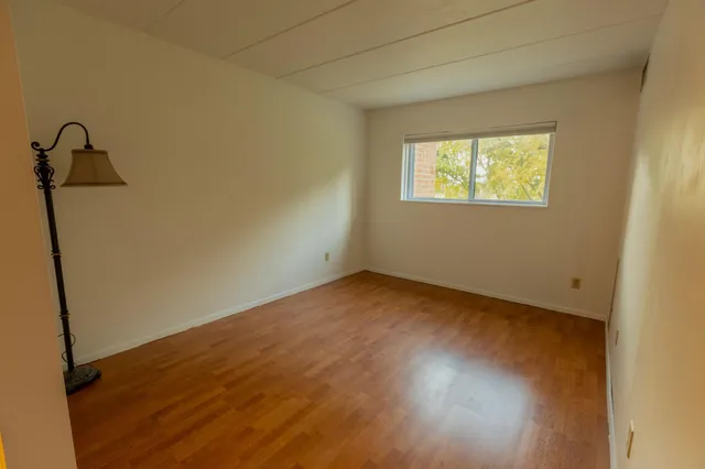 $172,700 | 3320 Louisiana Avenue South, Unit 106, St. Louis Park, MN 55426