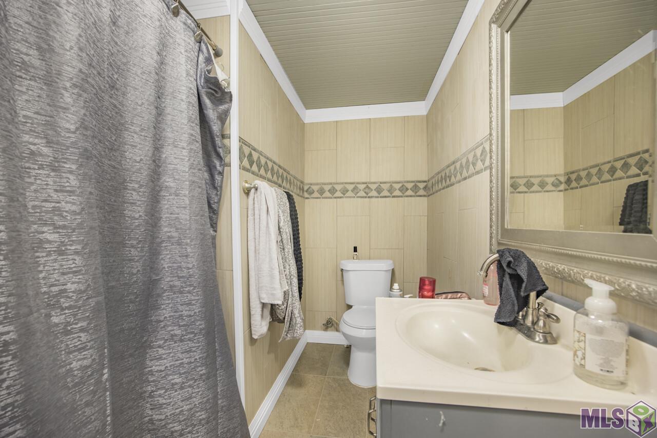 9289 Jennifer Lynn Road Denham Springs, LA 70706 - Photo 21 of 24 Bonus room bath