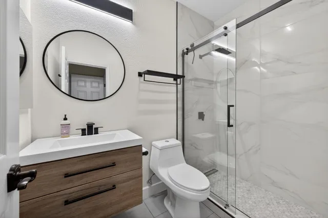 a view of a house with backyard and porch