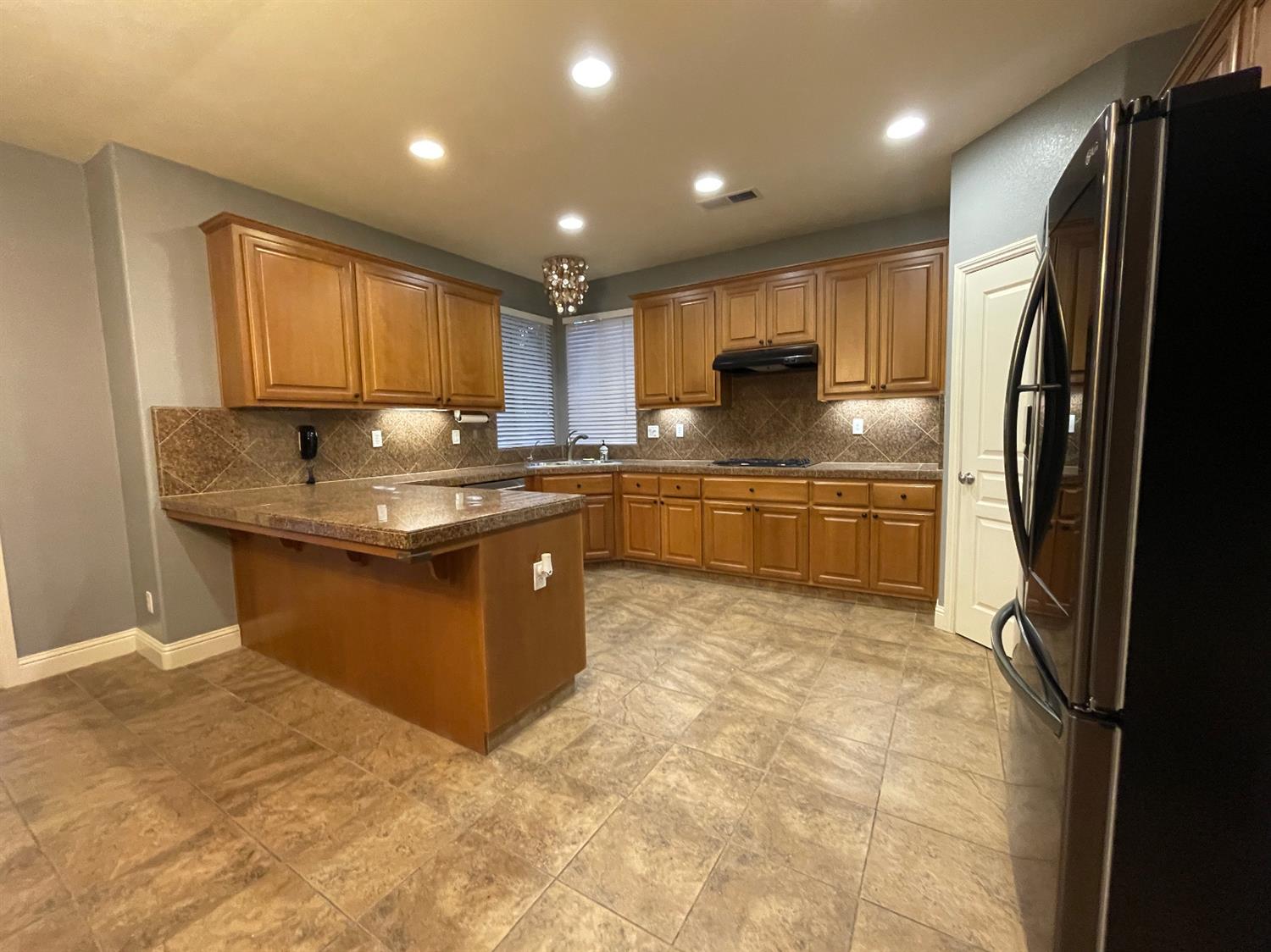 634 Catmint Street Manteca, CA 95337 - Photo 11 of 38