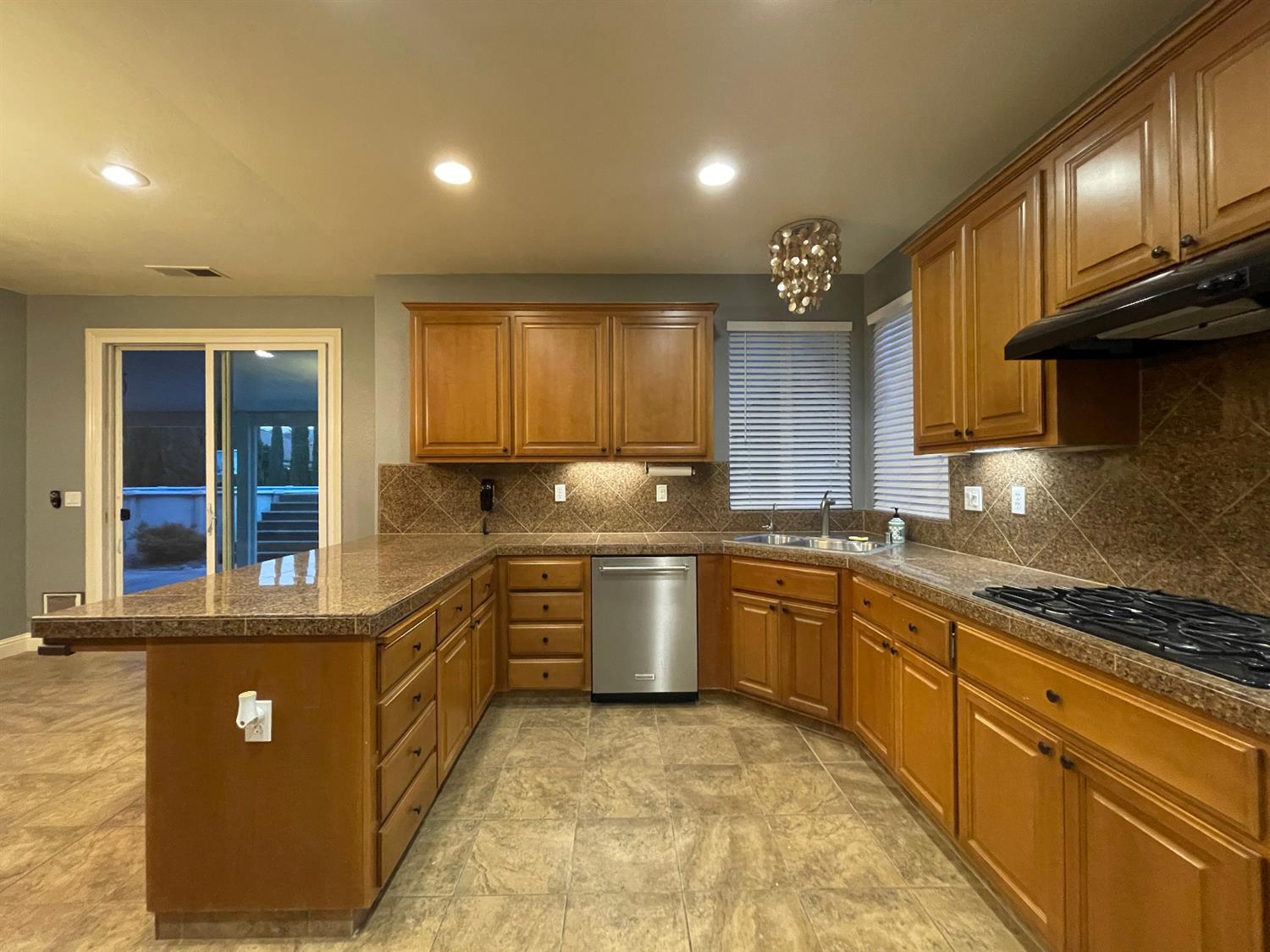 634 Catmint Street Manteca, CA 95337 - Photo 12 of 38