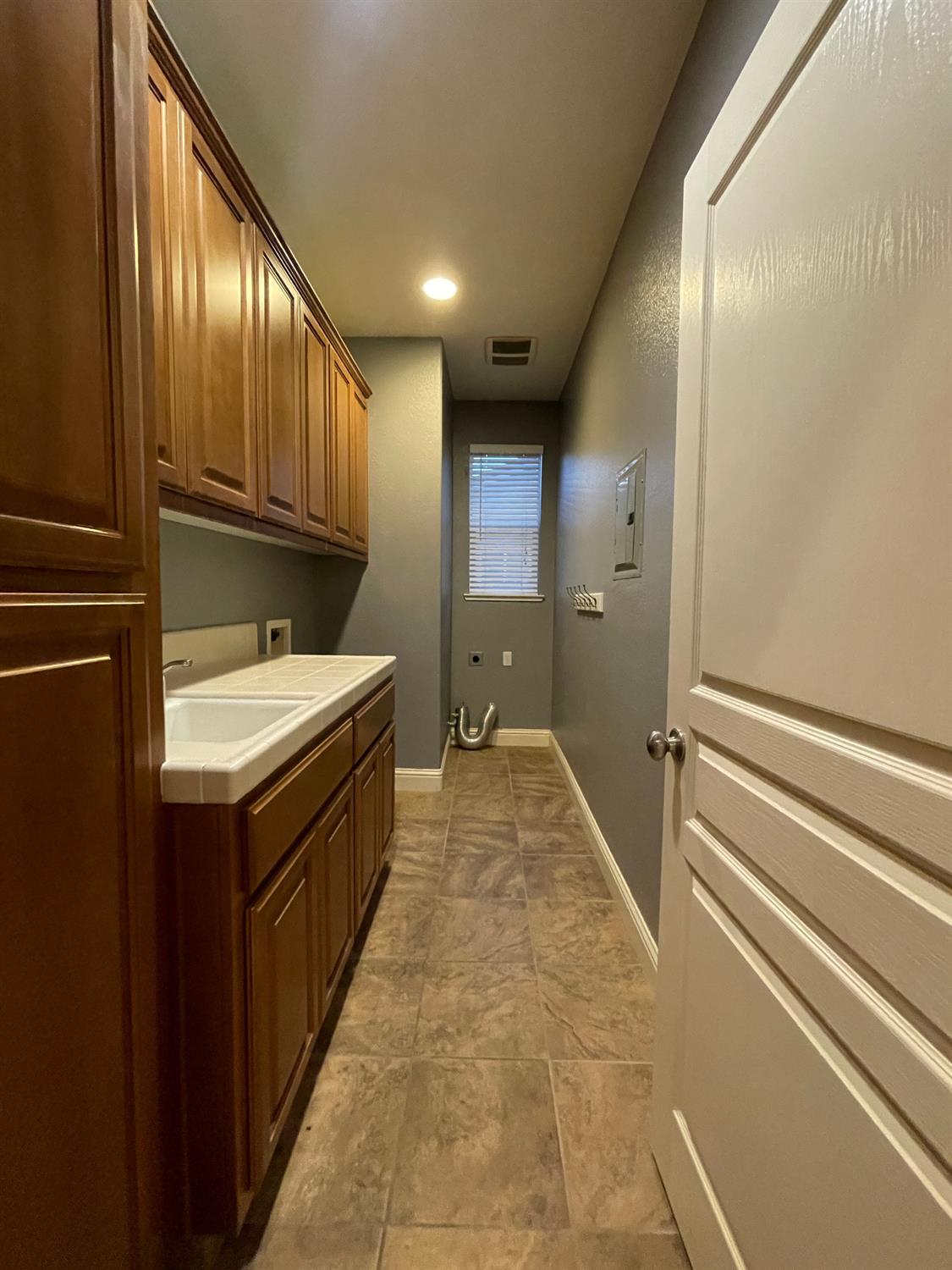 634 Catmint Street Manteca, CA 95337 - Photo 9 of 38