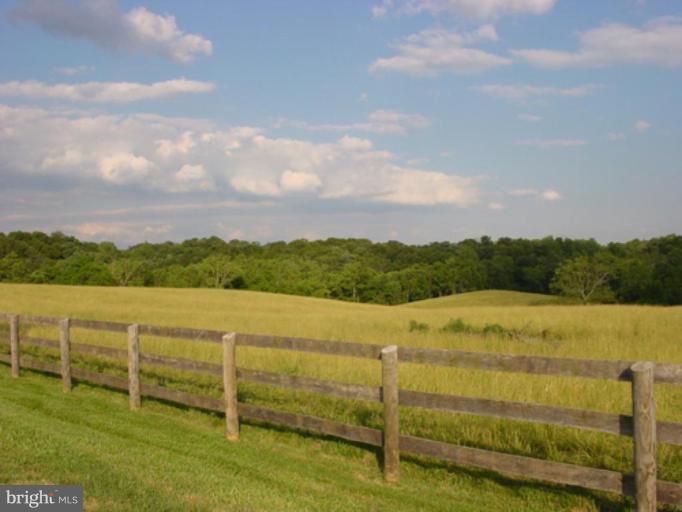 21182 Foxcroft Road Middleburg, VA 20117 - Photo 1 of 2 Exterior (Main)
