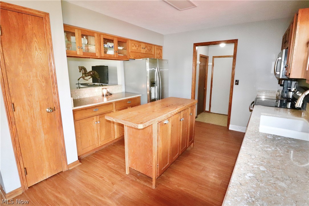 8181 Chatham Road Medina, OH 44256 - Photo 2 of 16 Kitchen with Quartz countertops and Island
