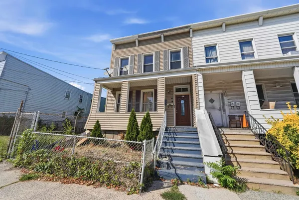 $1,600 | 25 West 19th Street, Unit 2, Bayonne, NJ 07002