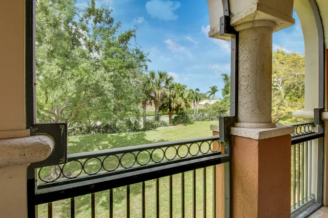 view of bathroom with a shower