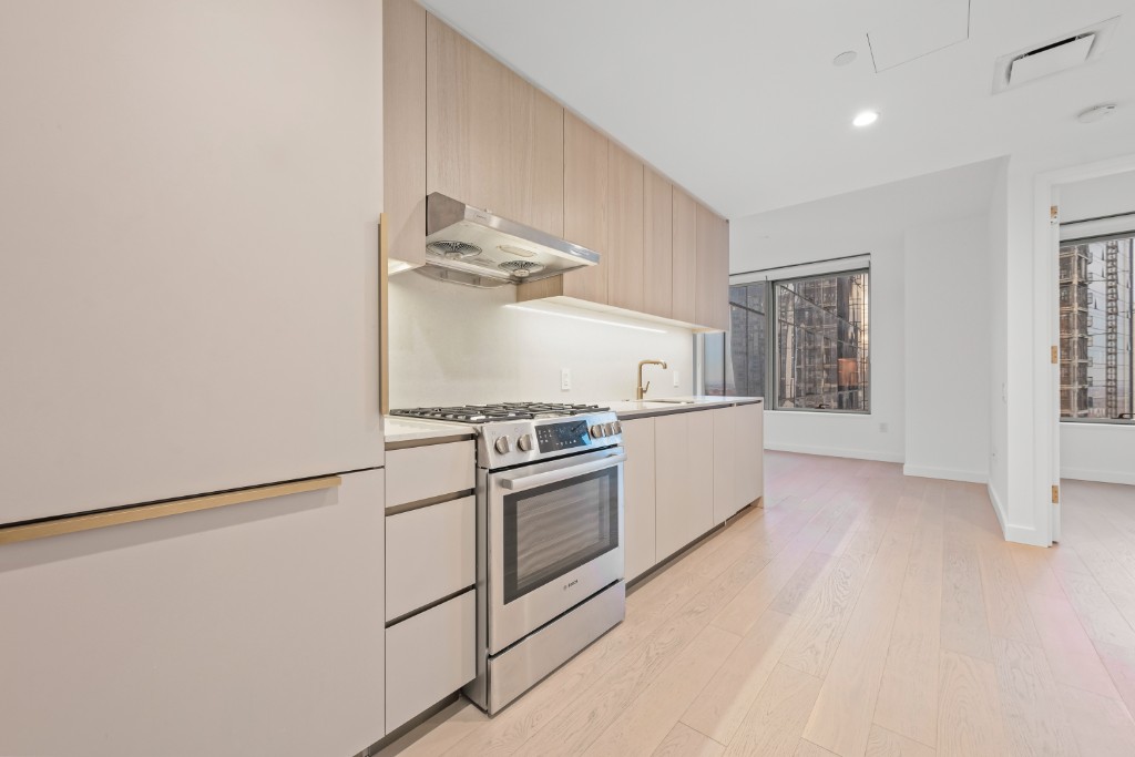 3 Court Square, Unit 2805 Queens, NY 11101 - Photo 19 of 21 Photo 20