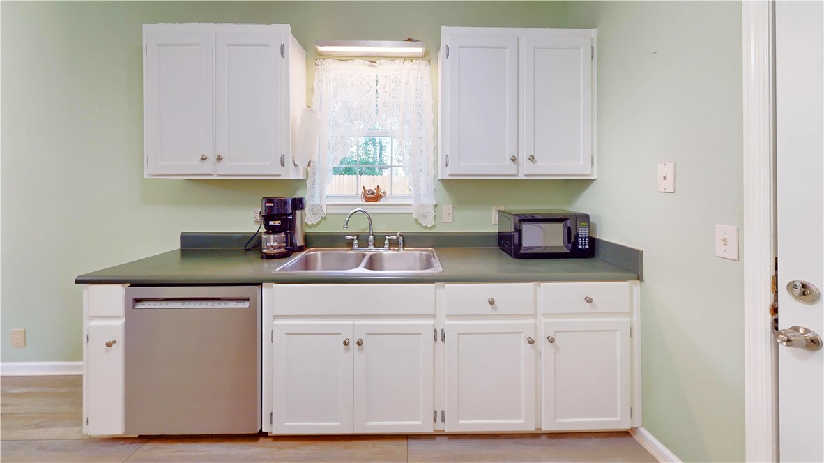 127 Easy Street Brunswick, GA 31525 - Photo 13 of 38