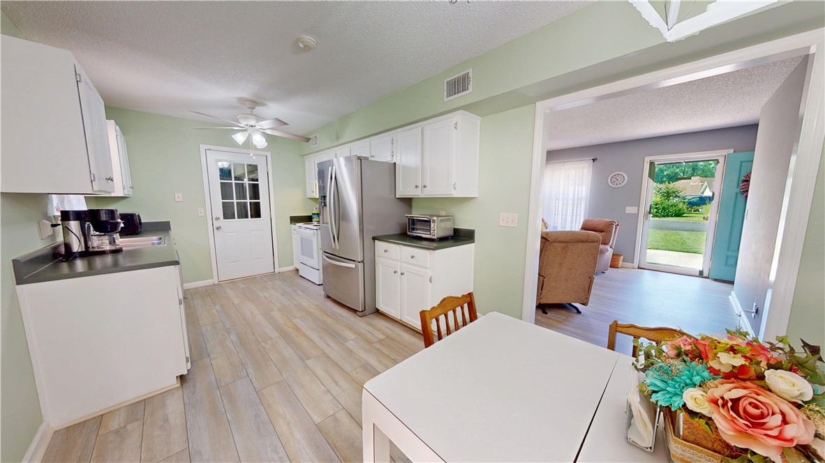 127 Easy Street Brunswick, GA 31525 - Photo 14 of 38