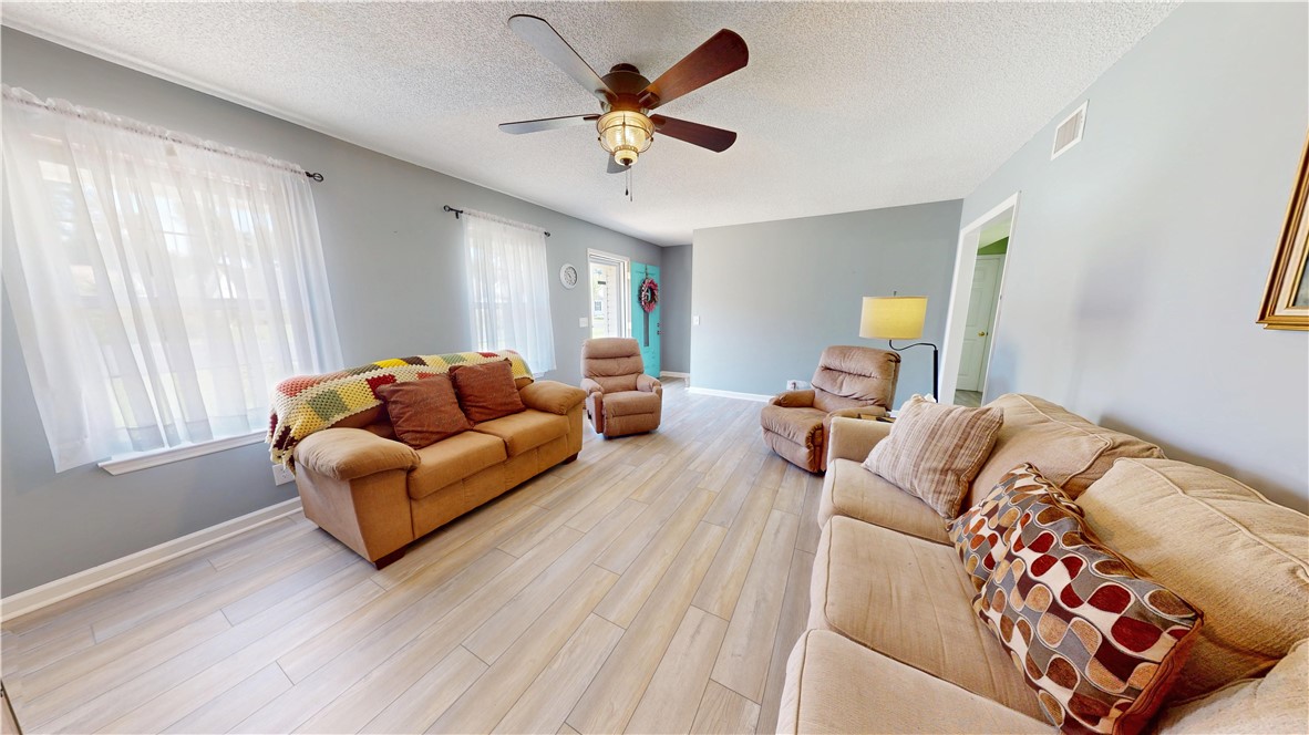 127 Easy Street Brunswick, GA 31525 - Photo 2 of 38