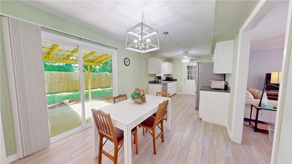 127 Easy Street Brunswick, GA 31525 - Photo 4 of 38