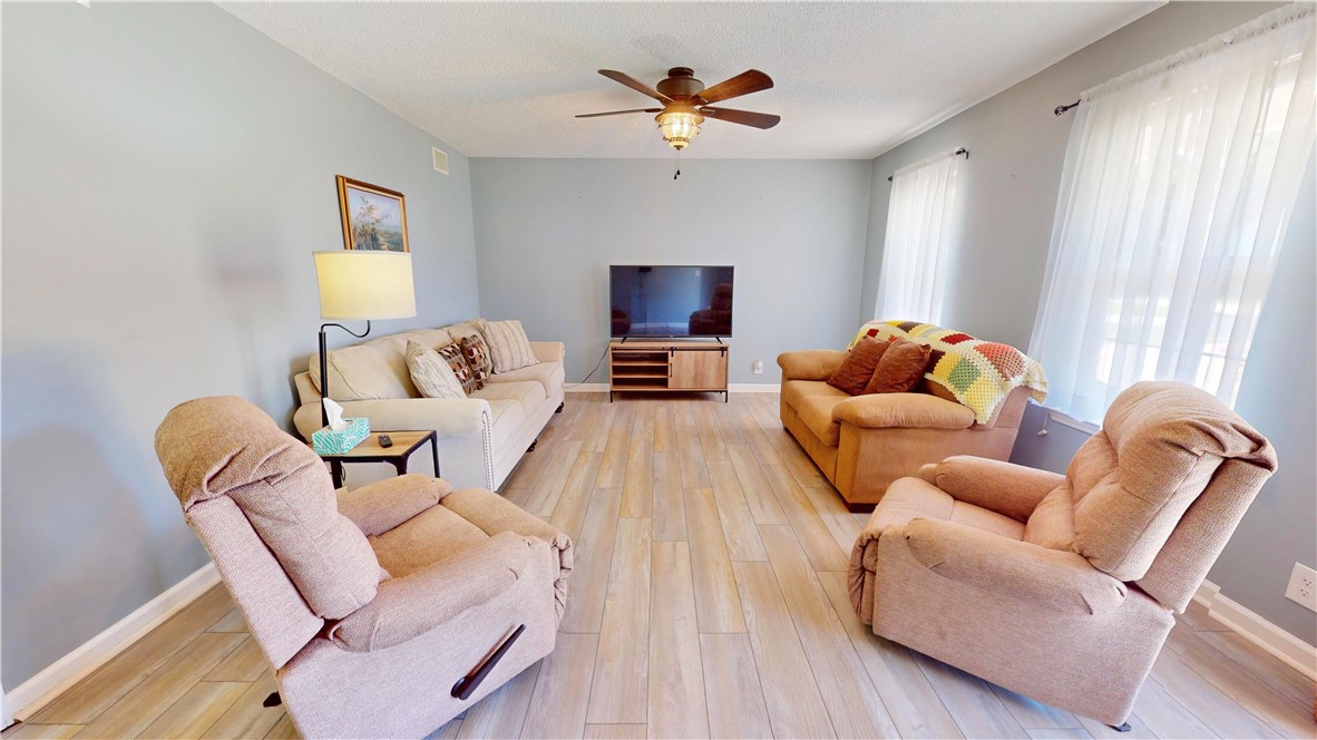 127 Easy Street Brunswick, GA 31525 - Photo 9 of 38