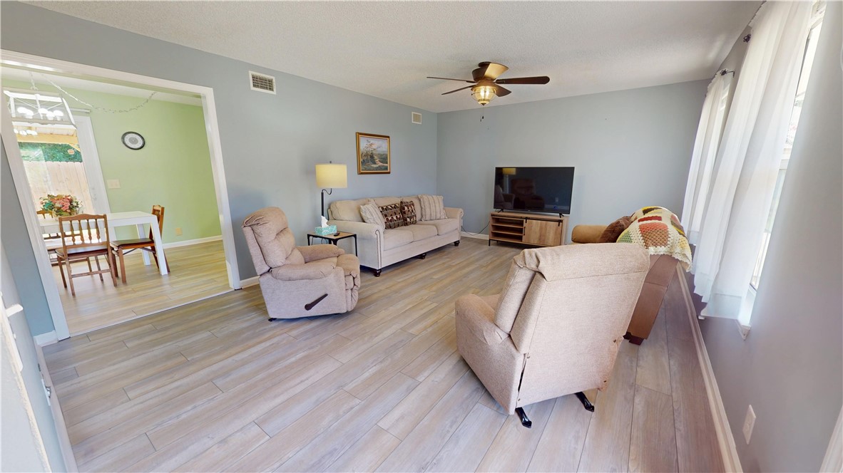 127 Easy Street Brunswick, GA 31525 - Photo 10 of 38