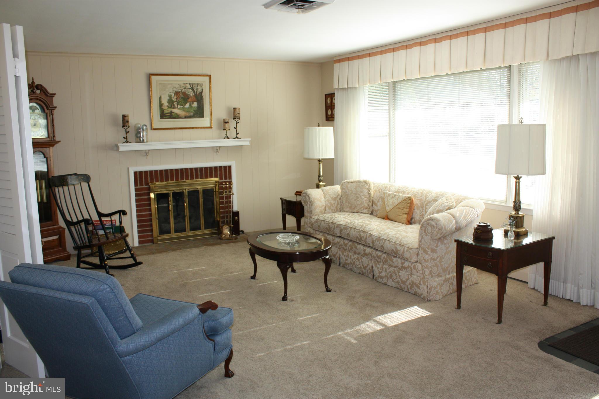 912 Rappaix Court Baltimore, MD 21286 - Photo 4 of 30 Living Room