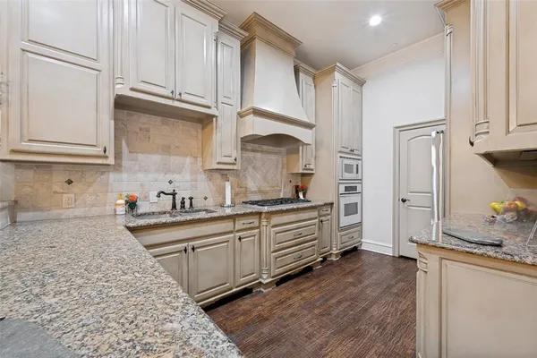 $799,000 | 96 Casa Lane, Unit 210, Colleyville, TX 76034