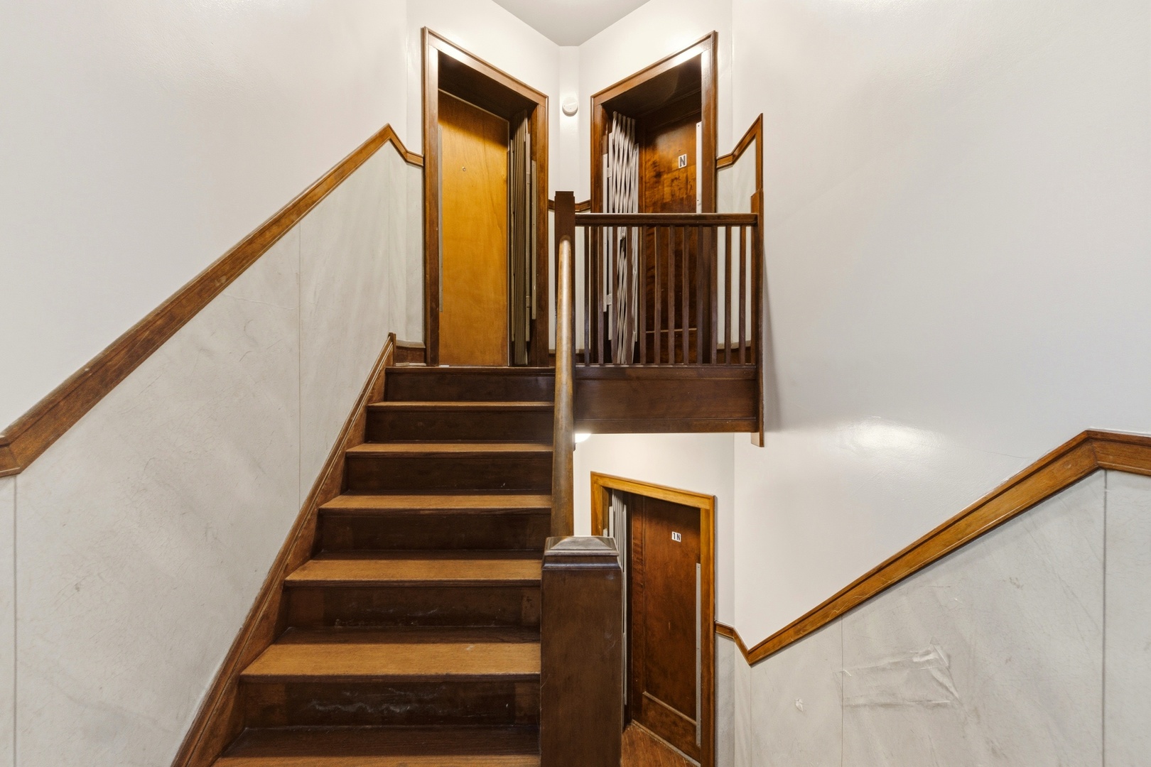 8344 South Marshfield Avenue Chicago, IL 60620 - Photo 2 of 35 a view of entryway