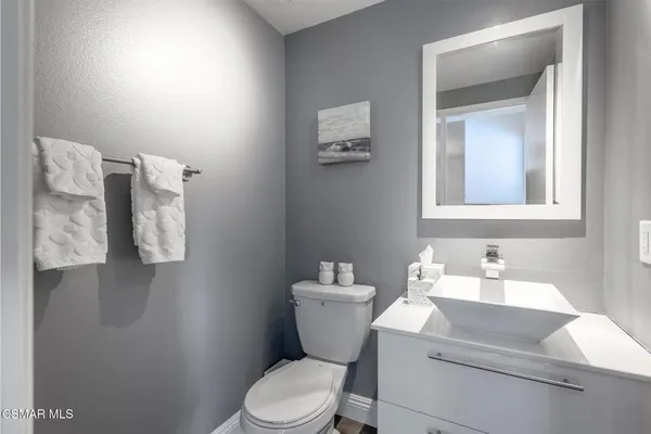 $4,250 | 21901 Burbank Boulevard, Unit 199, Woodland Hills, CA 91367