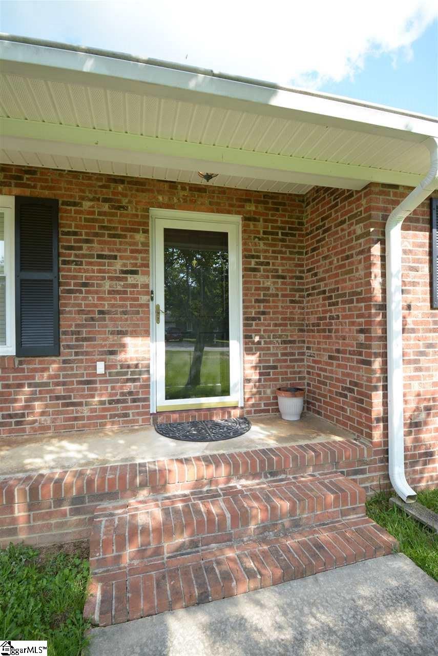 311 Garrett Street Mauldin, SC 29662 - Photo 5 of 36 Gallery Image 5
